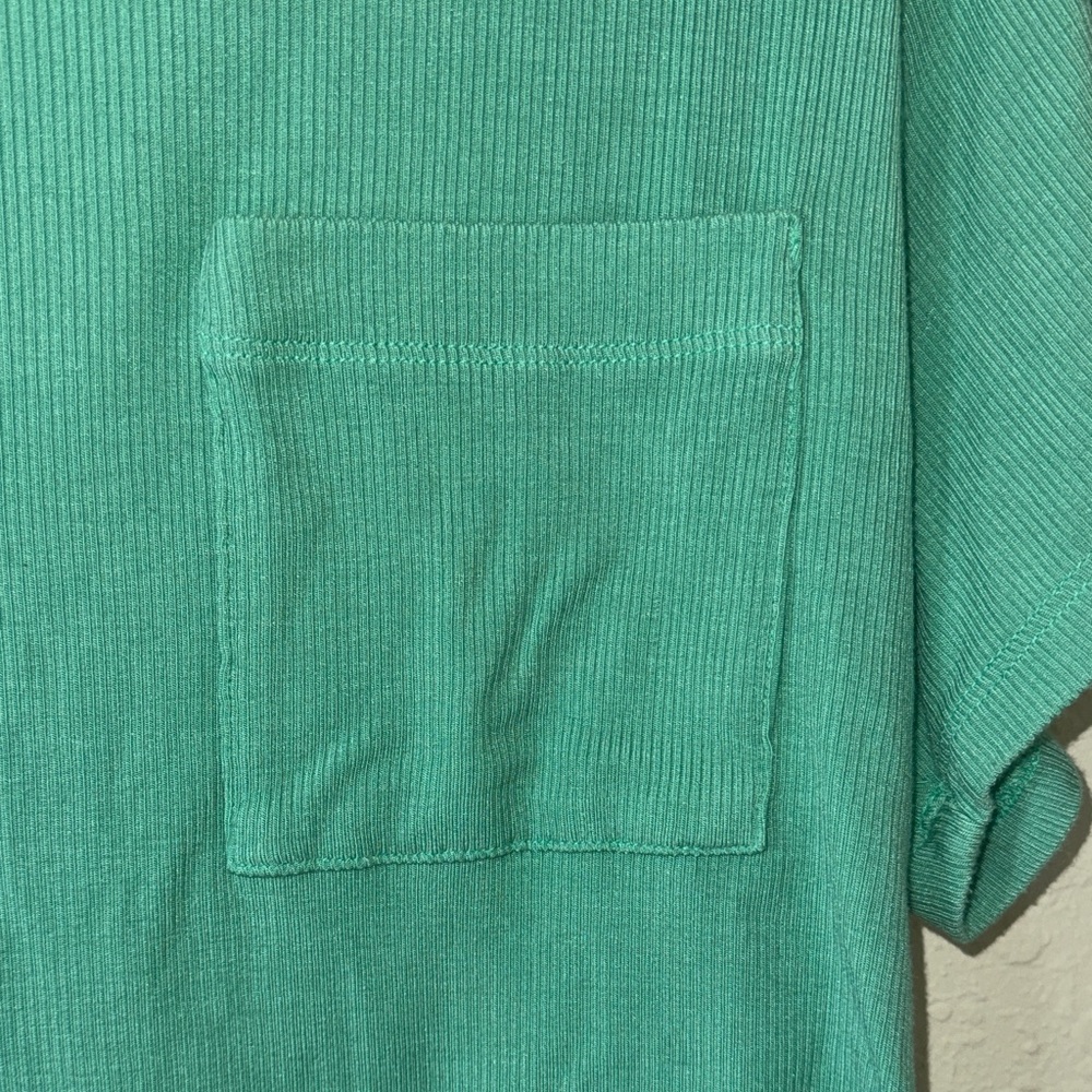 American Eagle Outfitters Green Cropped Pocket Tee - Picture 4 of 5
